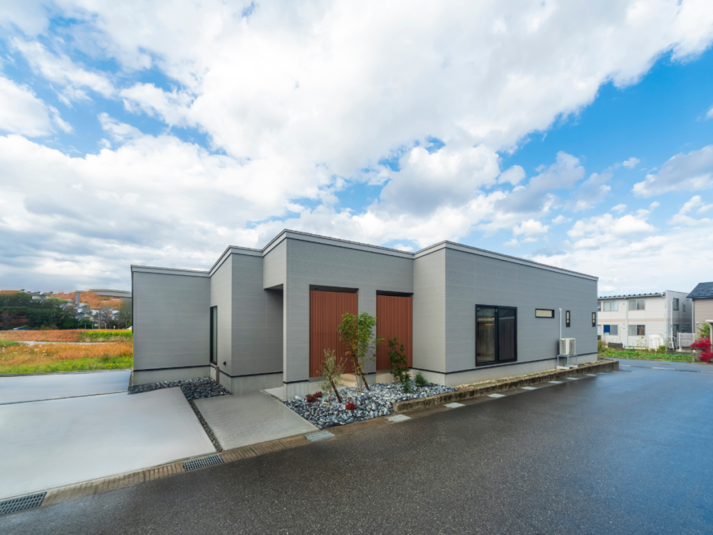 富山県石川県で注文住宅を建てるクオレホームが手掛けた中庭のある平屋